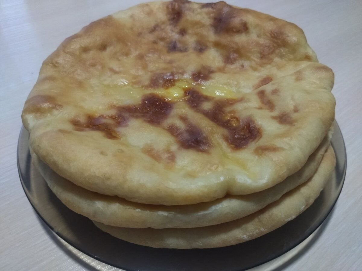 Осетинский пирог с картошкой и сыром: рецепт - Лайфхакер