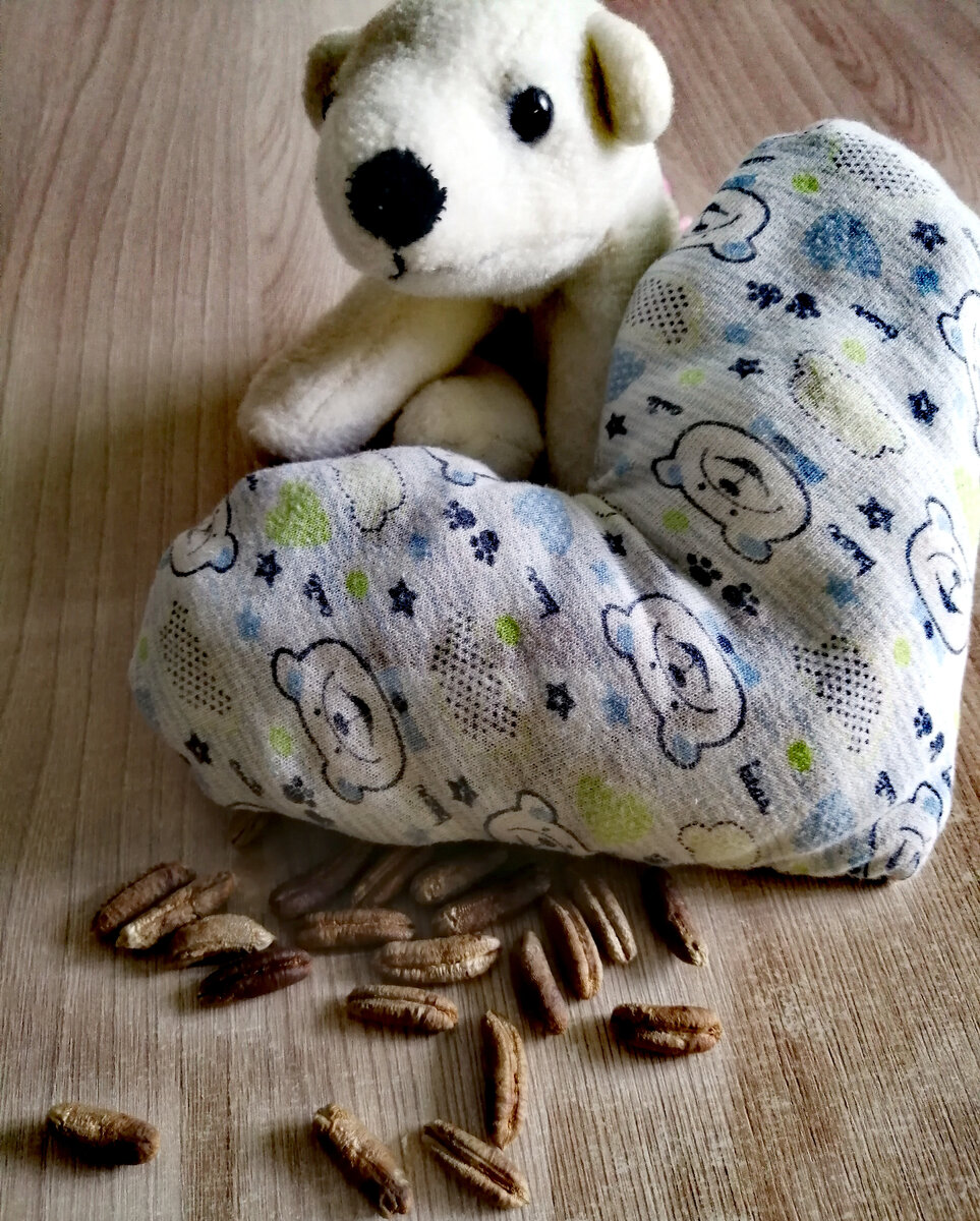 Вот такая незатейливая подушечка-грелка выручает нас при коликах и газиках 