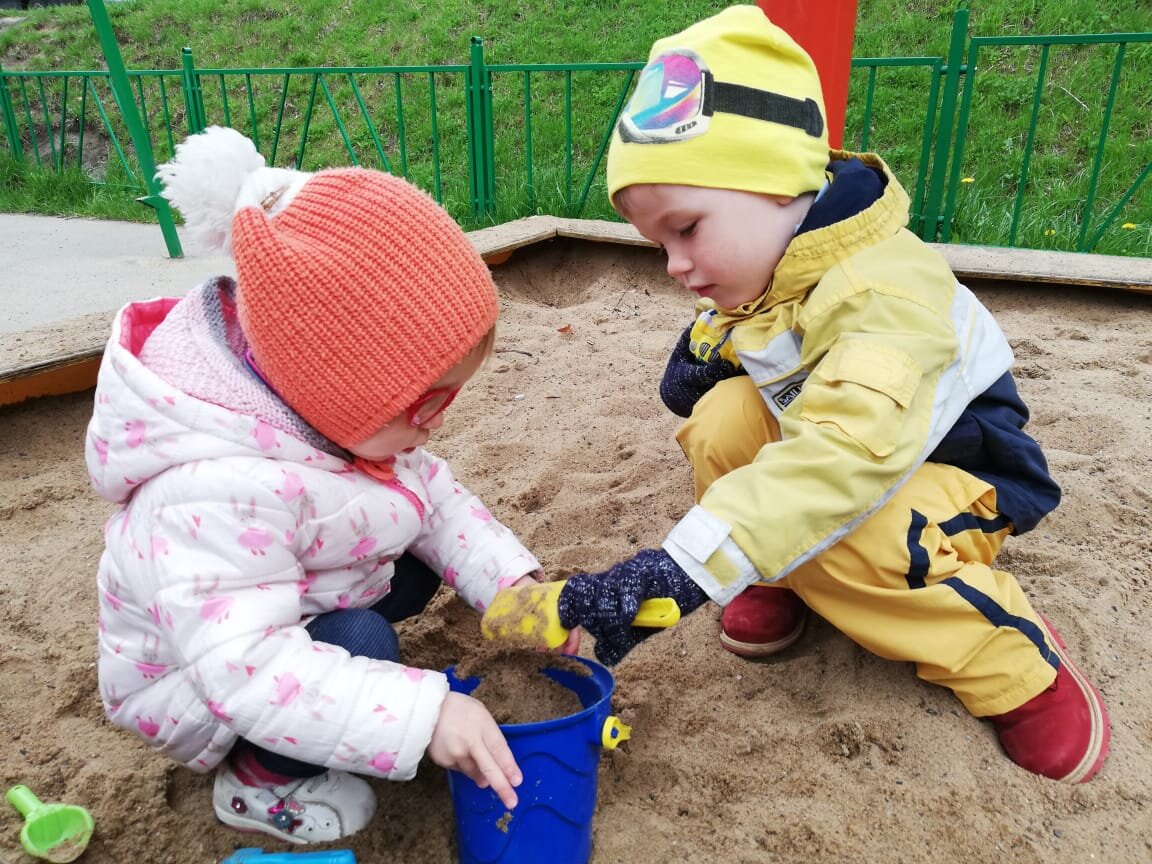 Play safely at the playground. Glossary. | English KinderLand | Дзен