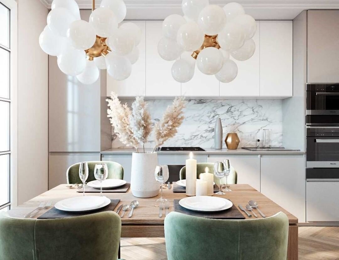 Панорамные окна и камин. Аристократичный интерьер на площади всего 40 кв.м.