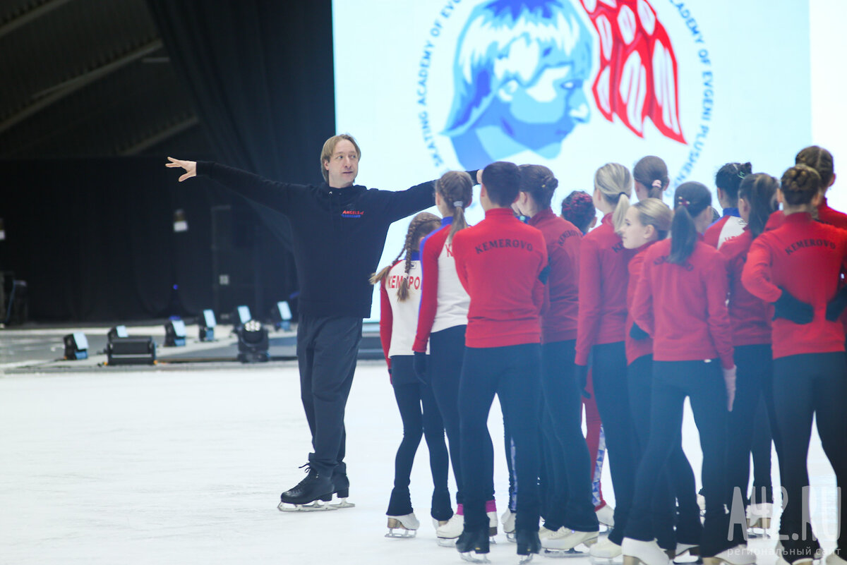 Team of Plushenko Р»РѕРіРѕС‚РёРї