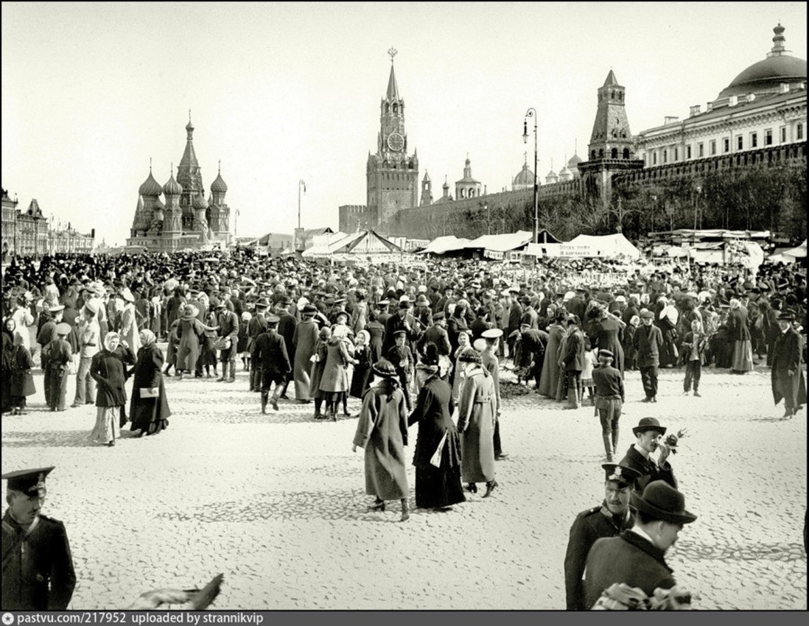 Вербное воскресение на Красной площади в Москве, 1913 год.
