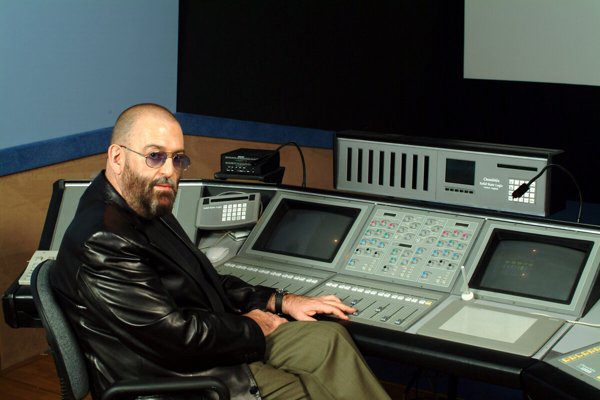    В детстве Михаил Шуфутинский играл в школьном оркестре. Он окончил музыкальную школу по классу баяна / Legion-Media