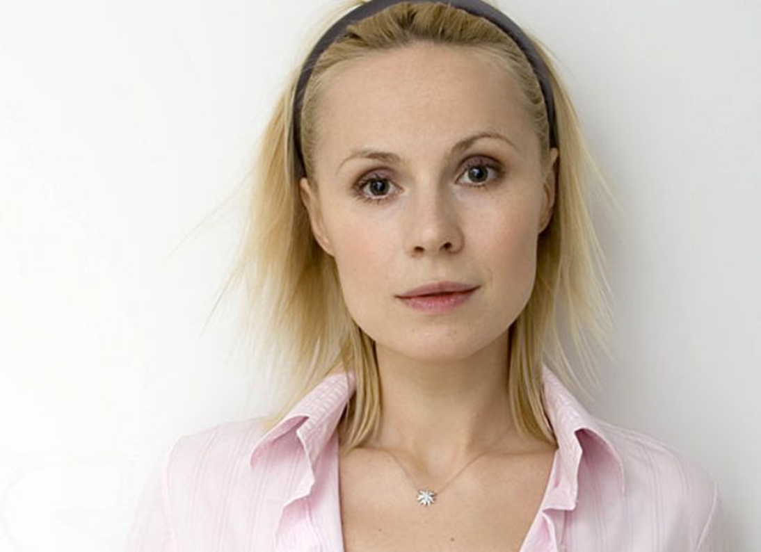 Дина Корзун - успешная актриса кино и театра; прожив 13 лет на Западе ...