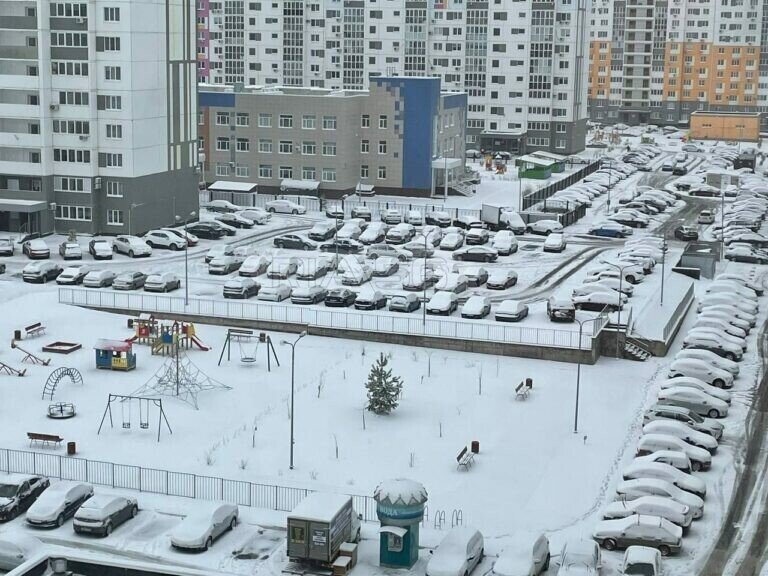    Оренбург продолжает пребывать в снежном шоке с высотой сугробов до 20 сантиметров Андрей Севостьянов