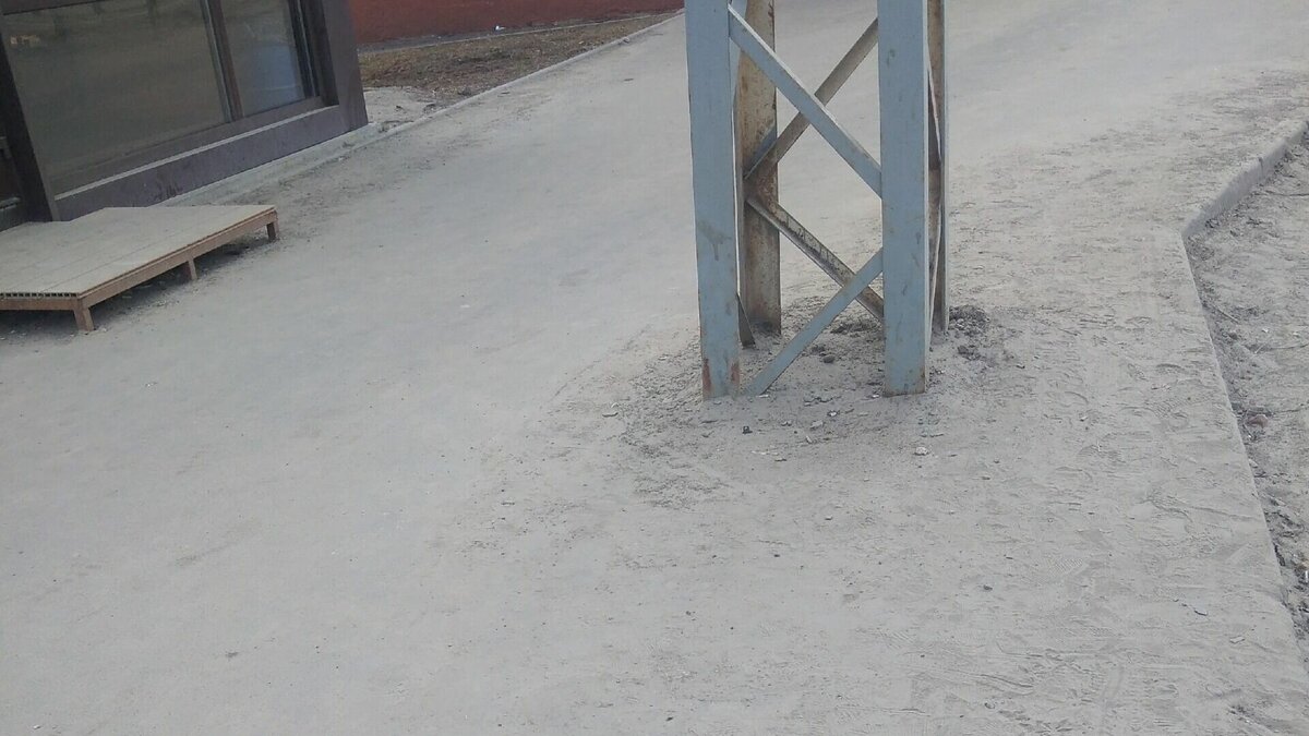     Горожане публикую фотографии пыльных и грязных дорог. Посты появляются в соцсетях.