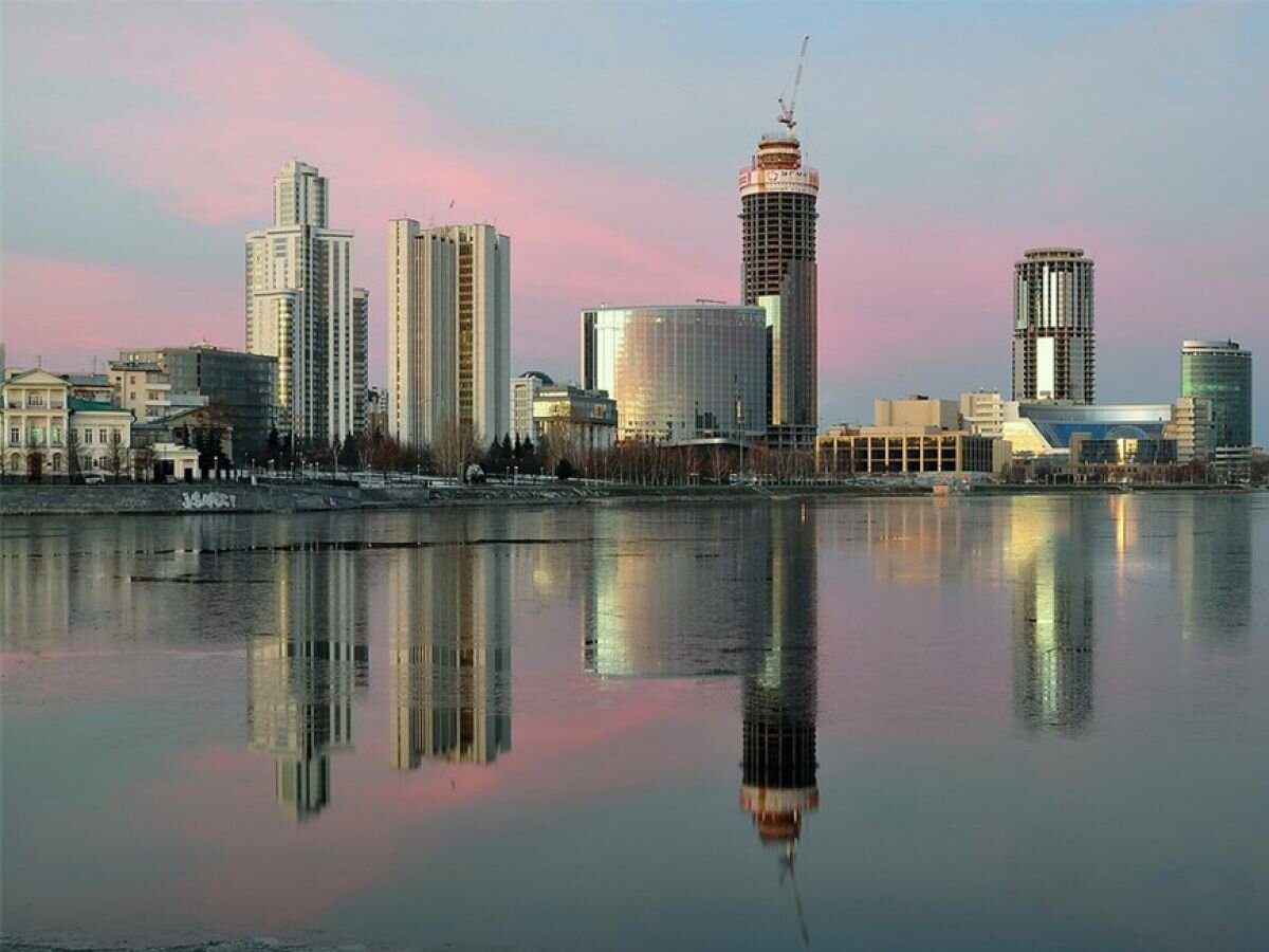 Yekaterinburg. Екатеринбург-Сити Екатеринбург. Екатеринбург центр города Исеть. ЕКБ Сити Екатеринбург. Вид на Исеть Екатеринбург.