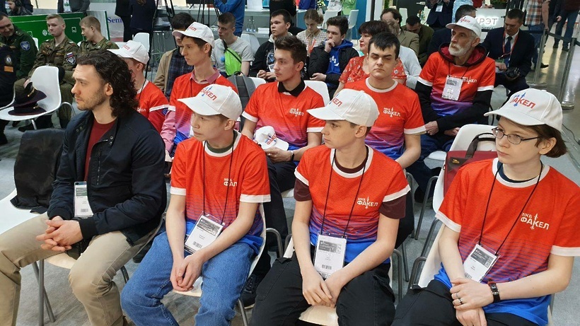    Химкинская команда в финале Всероссийской олимпиады «Робототехника» ©