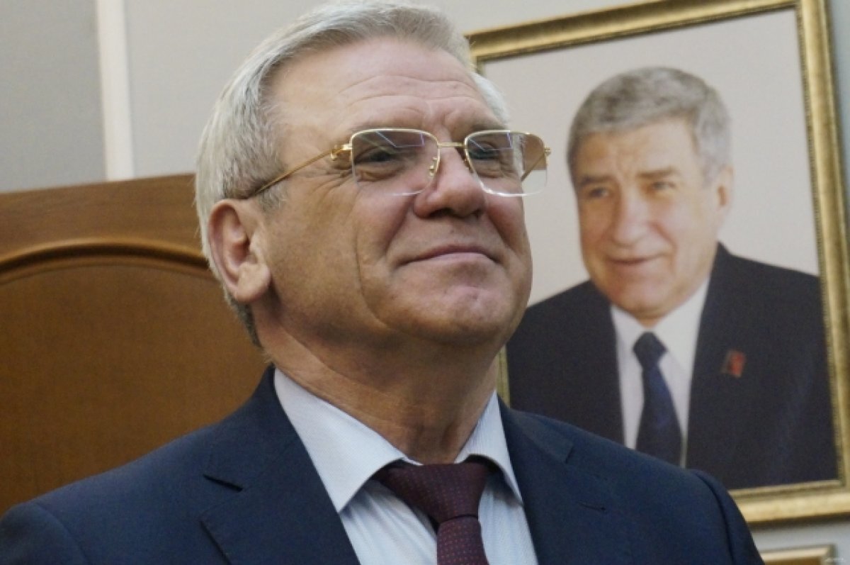    Увеличение штрафов за продажу сигарет и вейпов поддержал Евгений Люлин