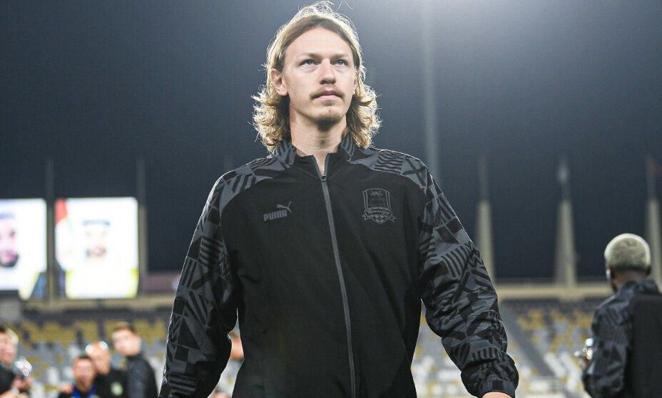    Голкипер "Краснодара" и сборной России Матвей Сафонов теперь выглядит по-мушкетерски. Фото: телеграм-канал "Краснодара"