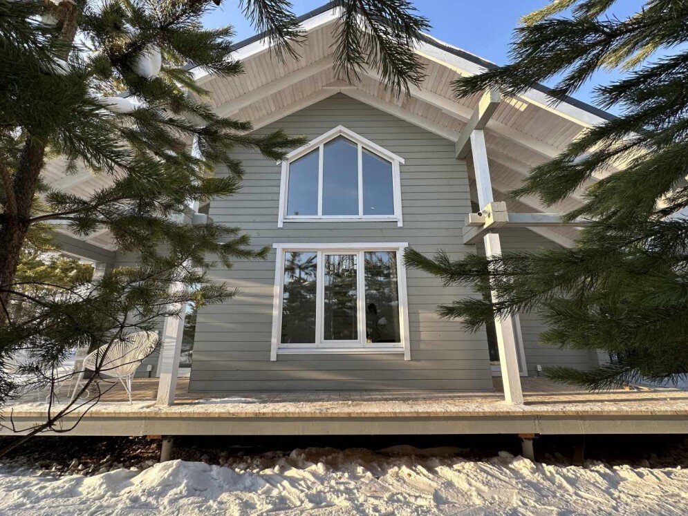 На фото: Дом из профилированного бруса