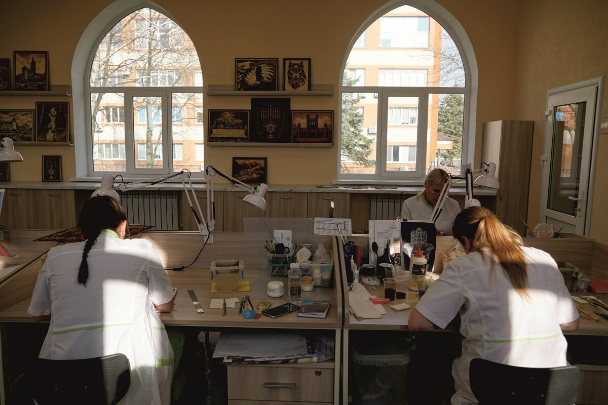 Фото: Калининградский янтарный комбинат