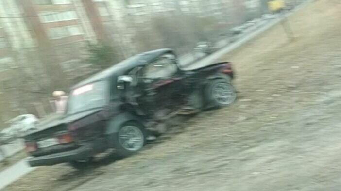     В областной столице 20 апреля около 17 часов произошло ДТП с «Ладой». От сильного удара машину отбросило с дороги, сообщают пользователи сервиса 2ГИС.