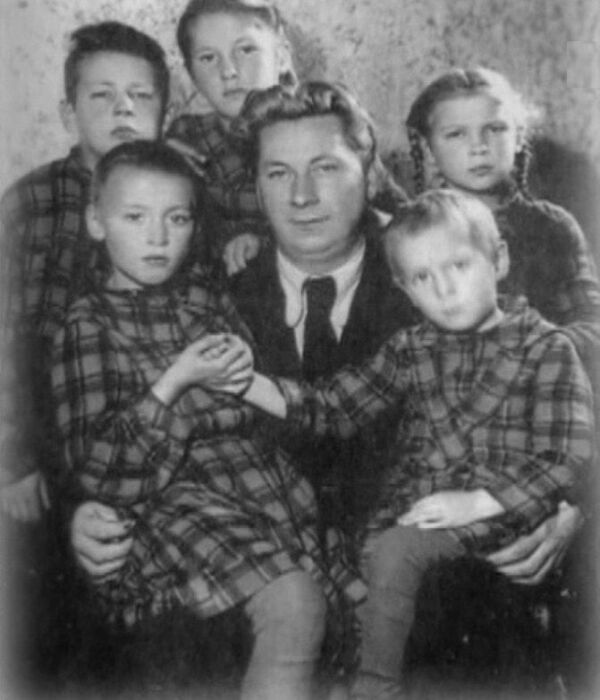 Ирина мейерхольд биография личная жизнь Василий Меркурьев: как остаться человеком в страшные годы репрессий Жизнь после 