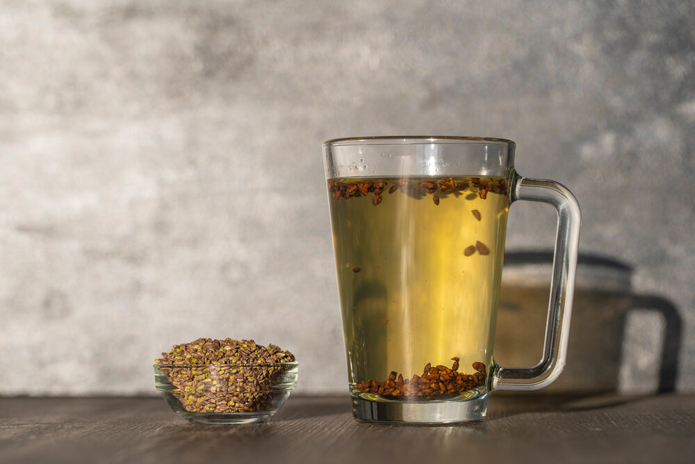    При простуде березовые почки можно заваривать и пить как чай