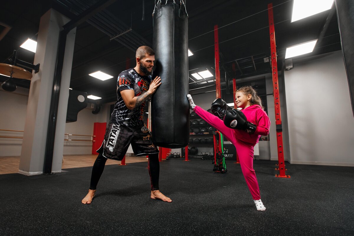 Спортклуб новосибирск. Спортивная семья. Фитнес. Фитнес центр карабулаки. Любительский спорт.