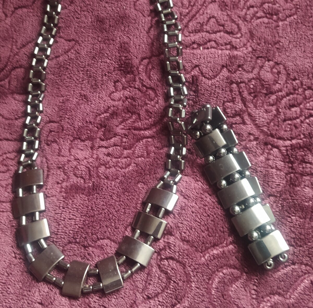 Колье и браслет из гематита