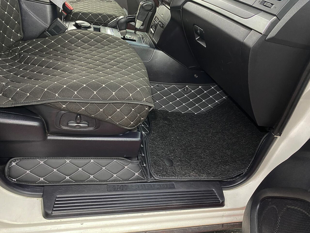 3D коврики из экокожи на Mitsubishi Pajero 4