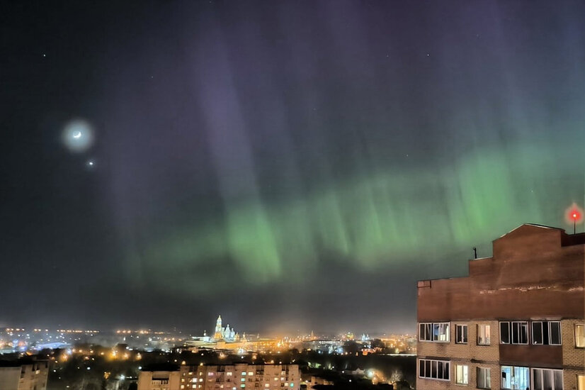 Северное сияние в Сергиевом Посаде Фото: Разиф Гайнутдинов