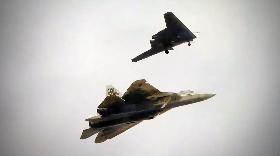 "Криминальный дуэт". Су-57 и Охотник С-70 обещают стать одним из передовых сочетаний техники в мировой военной авиации. Но когда же их ждать? Фото ОАК