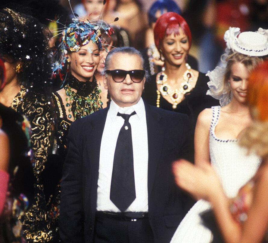    Карл Лагерфельд на показе Chanel, 1992 год   
Guy Marineau/Starface/STARFACE PHOTO /East News