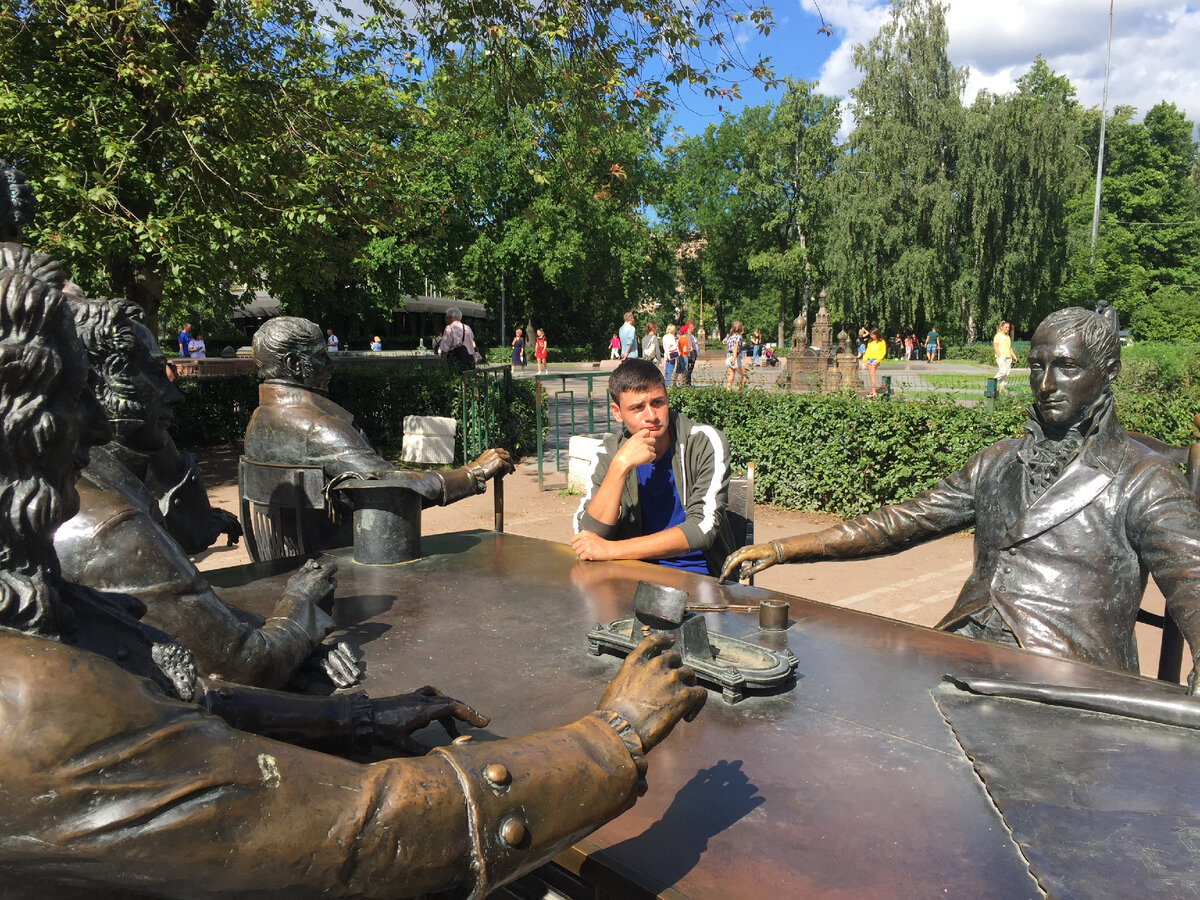 Думаю над рифмой