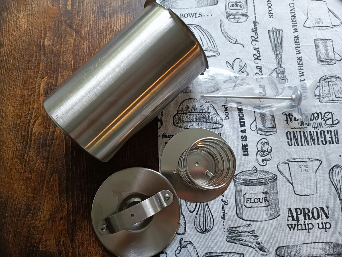 В комплекте с ветчинницой Cozy Bay идет пищевой термометр-щуп 