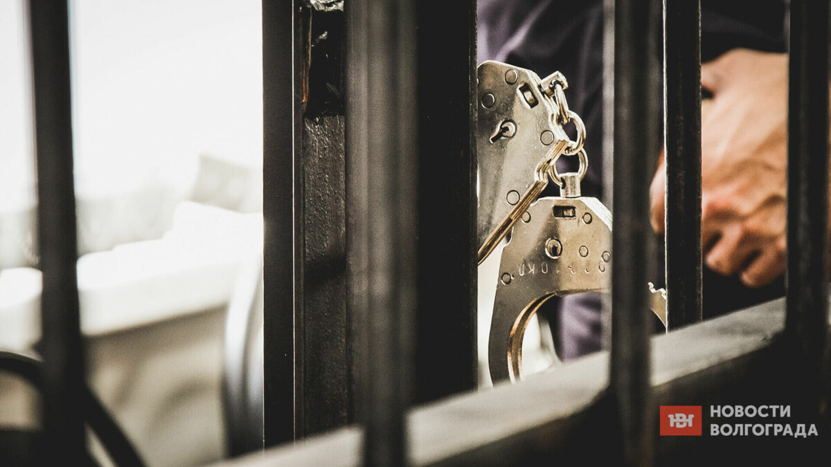     В Волгограде прошел суд на пятерыми участниками ОПГ, похищавшими импортные автомобили. К самому длительному сроку лишения свободы приговорен организатор преступной группы, сообщили в облпрокуратуре.