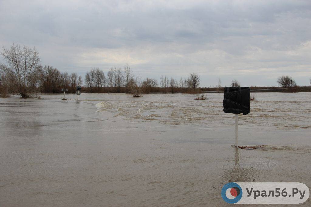    В Оренбургской области из-за паводка до сих пор запрещено движение по трем мостам