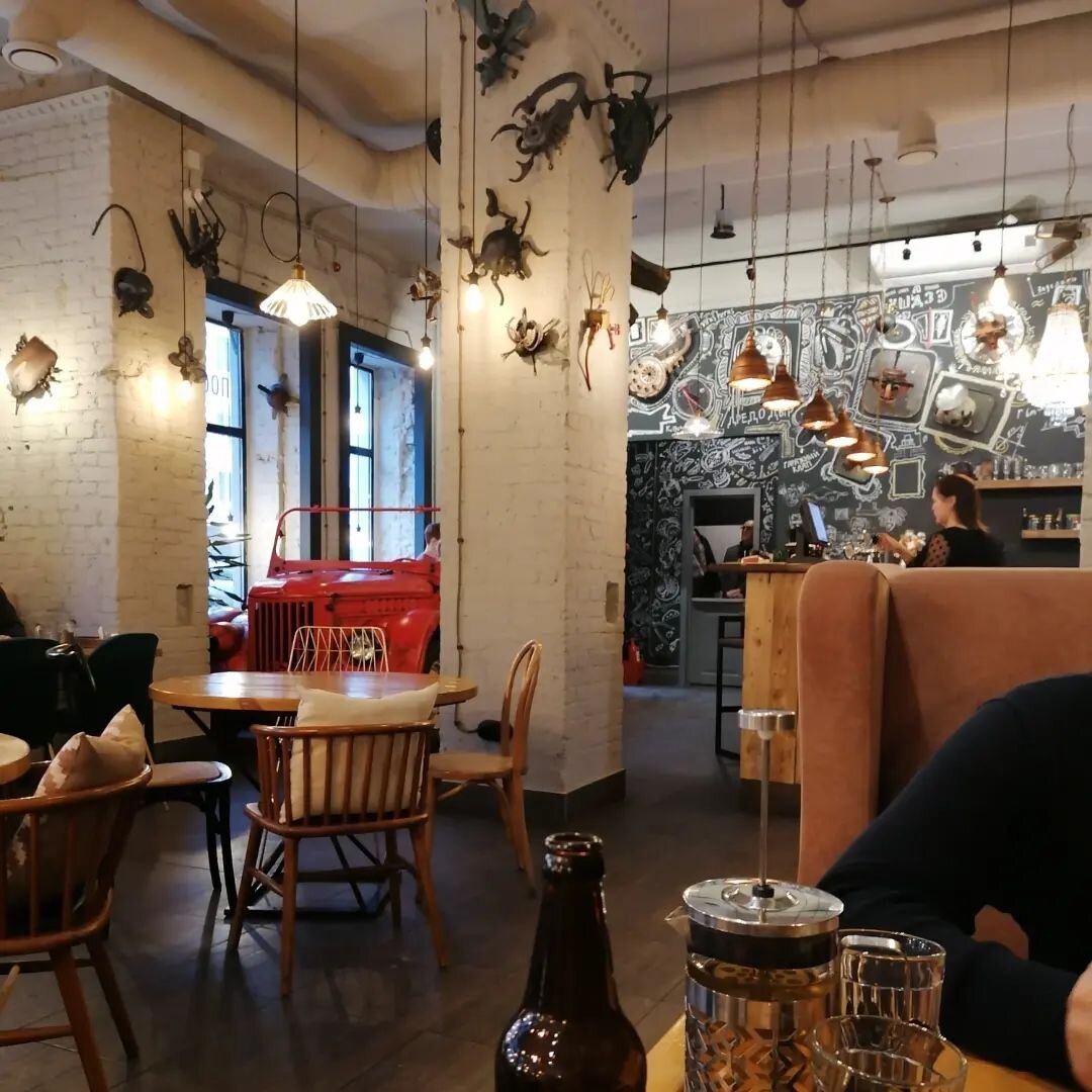 Красный ГАЗ-69