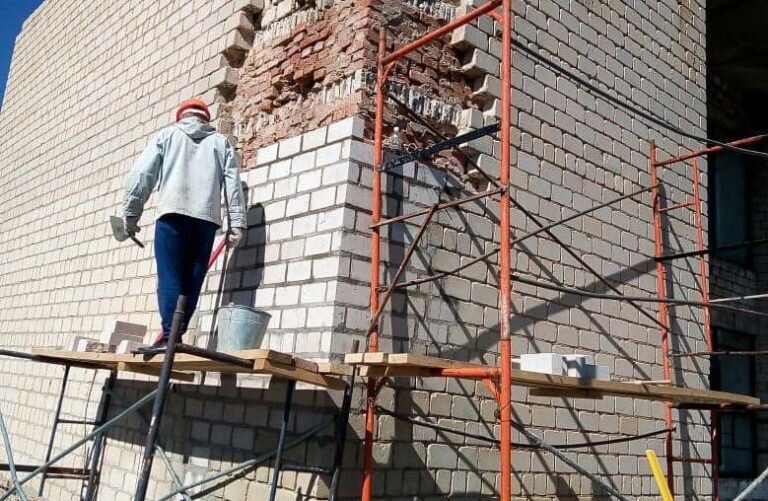    В Оренбуржье в 2022 году ремонтные работы провели в 633 домах площадью 3 млн кв. метров Белов Михаил Александрович