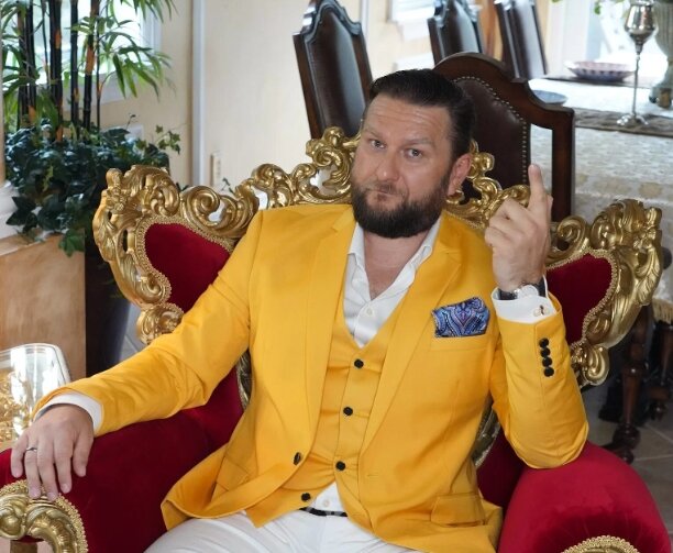 Павел Дмитриев Основатель Американской Академии Гипноза и Гипно-Коучинга. Автор 20 книг. Основатель благотворительного фонда Human Evolution Foundation Inc. Основатель Американской Академии Бизнеса на Wall Street. 
Обучался у Джеральда Кейна, Ричарда Бендлера, Кенрика Кливленда и многих других экспертов мирового уровня Долларовый миллионер Филантроп Главный в мире русскоязычный эксперт по Гипнотерапии и НЛП Консультант политиков и голливудских звезд.

Тот, кто сделает из Вас Легенду !!!

Если хотите ЖИТЬ, а НЕ СУЩЕСТВОВАТЬ, то идите за мной. То, что Вы услышите здесь, больше вам не расскажут нигде.