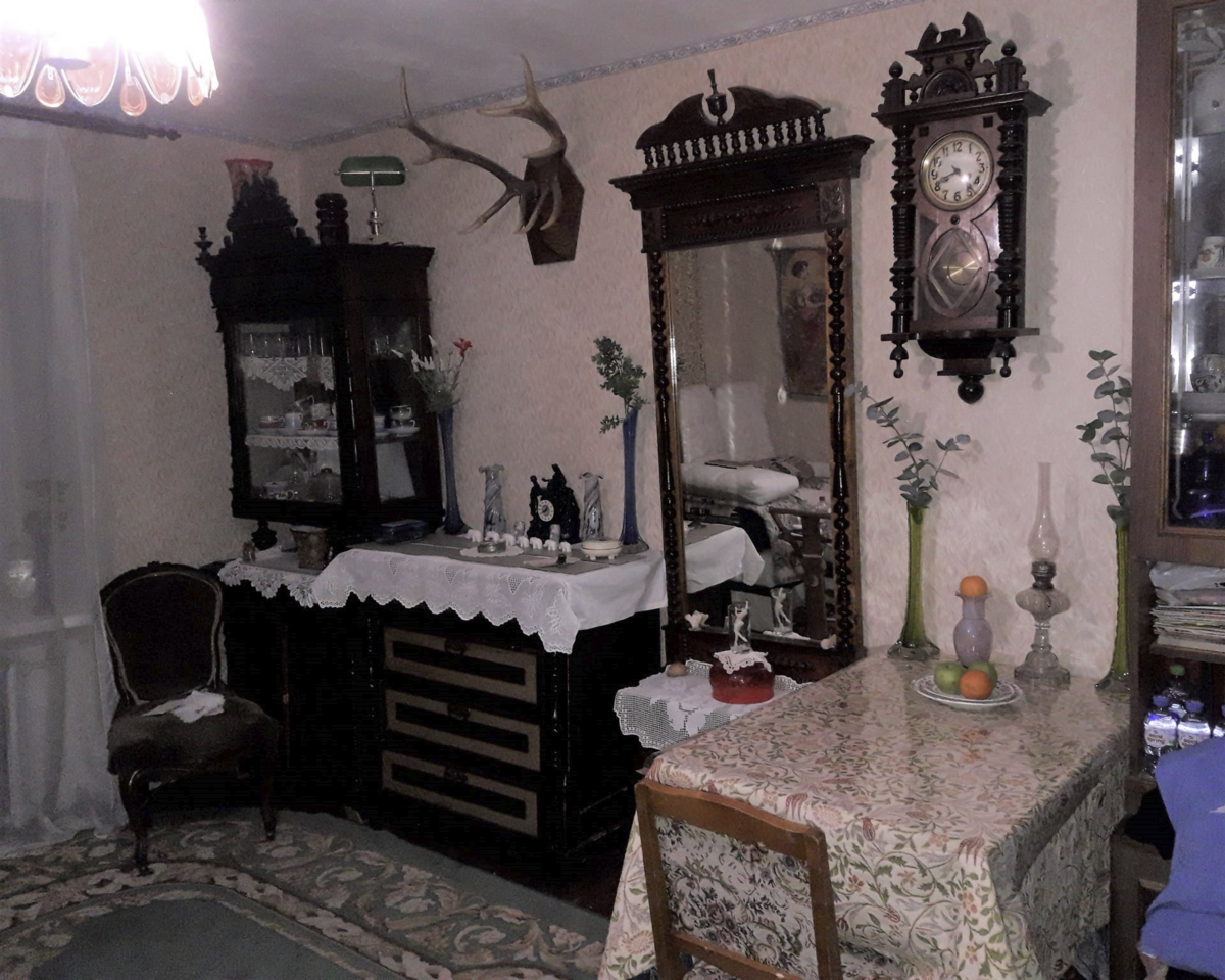 Самый "бабушкин угол" в квартире. Фото автора.