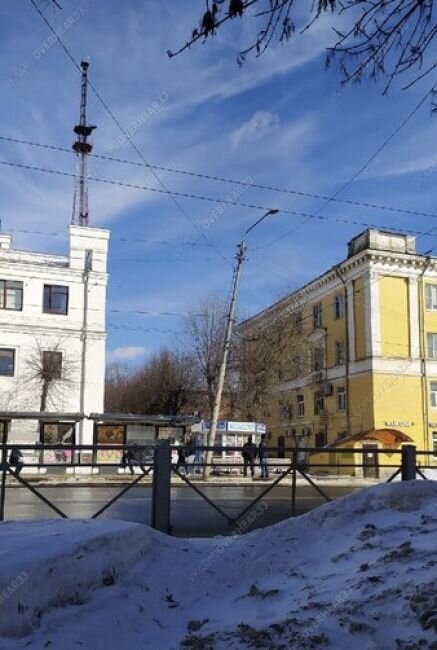 На улице Горького, в районе дома 40 рядом с остановкой "Всполье" столб покосился настолько, что кажется вот-вот ляжет совсем.
Пост выложили в группе ВКонтакте «Мой Владимир».