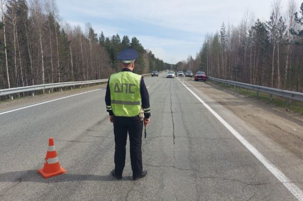    Свердловская ГИБДД продолжает перекрывать Серовский тракт из-за задымления