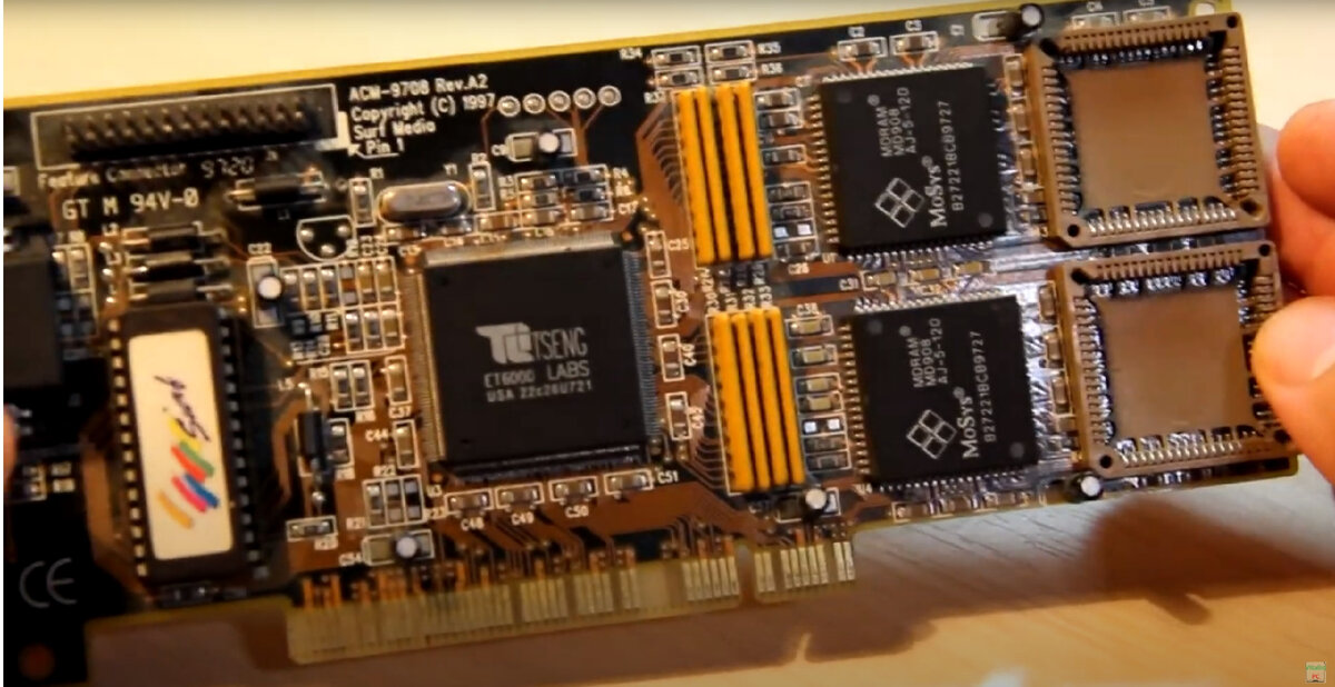 Видеокарта TsengLabs ET6000 два банка памяти распаяны на плате, два гнезда расширения под память пустые. Сейчас 2 мб, можно увеличить до 4! 