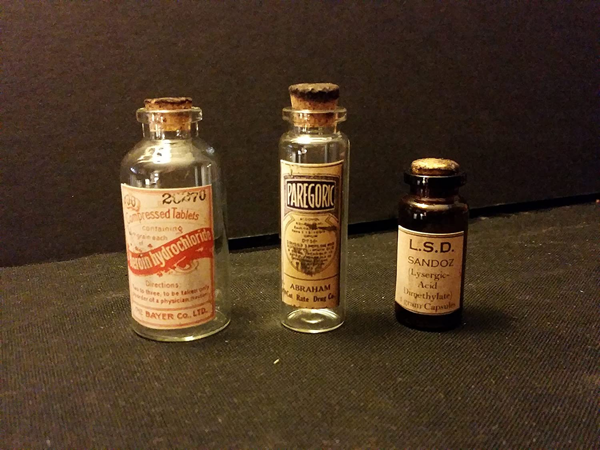 После того, как создание героина в этом статусе было остановлено на 15 лет, до 1971 года его покупали в немецких аптеках.