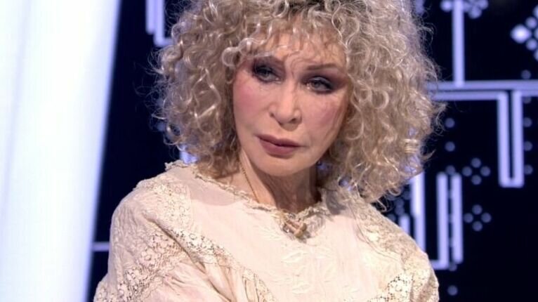     «В хорошие времена зарабатывала по 3 млн рублей в месяц, сейчас немножко по-другому... Но в сезон нормально всё идёт, могу и по три», - рассказал в шоу Леры Кудрявцевой «Секрет на миллион» актриса Татьяна Васильева.