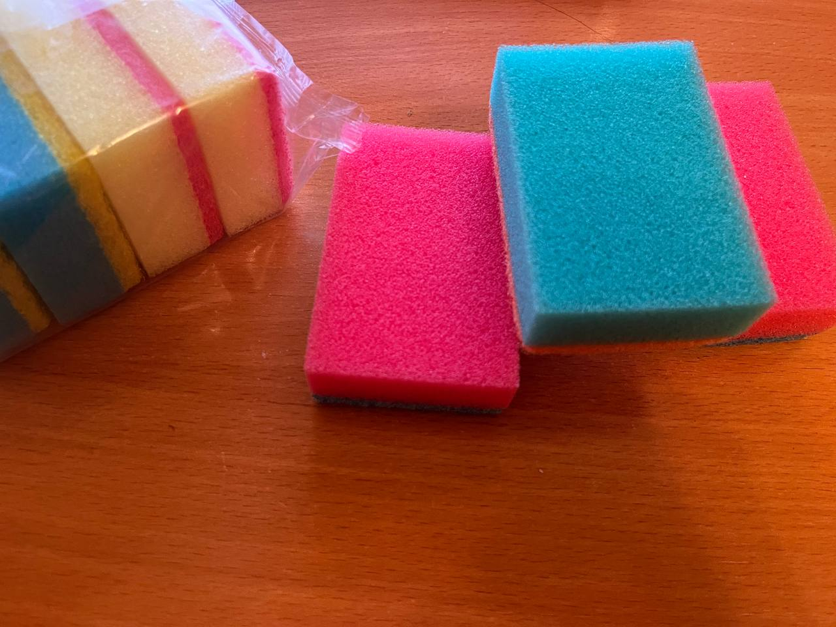  Пару раз я слышала от соседок, что во время стирки они любят кидать в барабан губку. Сначала я решила, что это шутка, но рискнула попробовать сама - и не прогадала. В чем секрет?-3