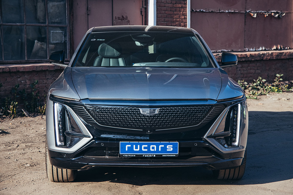 Не седан и без V8. Первый тест-драйв электрического Cadillac Lyriq | РБК  Autonews | Дзен