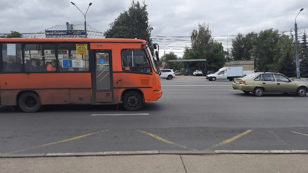     Движение автобусов А-47 и Т-34 изменится в Нижнем Новгороде с 15 мая из-за перекрытия улицы Акварельной. Об этом жителей предупредили в ГКУ НО «Центре развития транспортных систем».