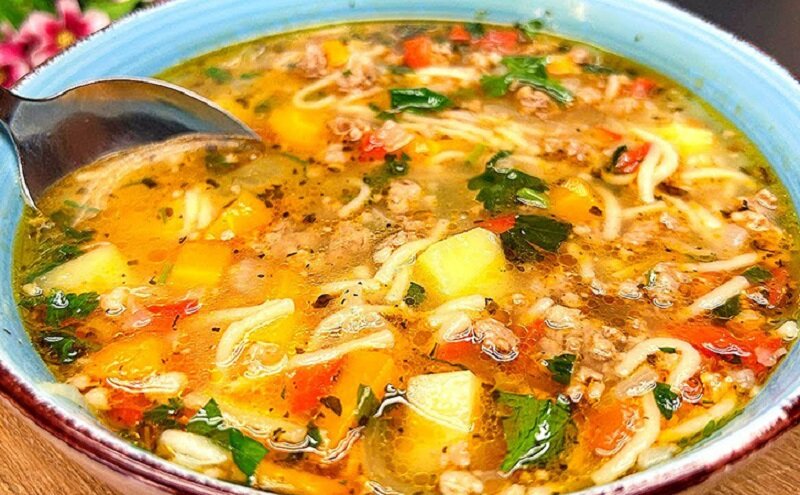 Готовим быстрый испанский наваристый суп из обычного фарша