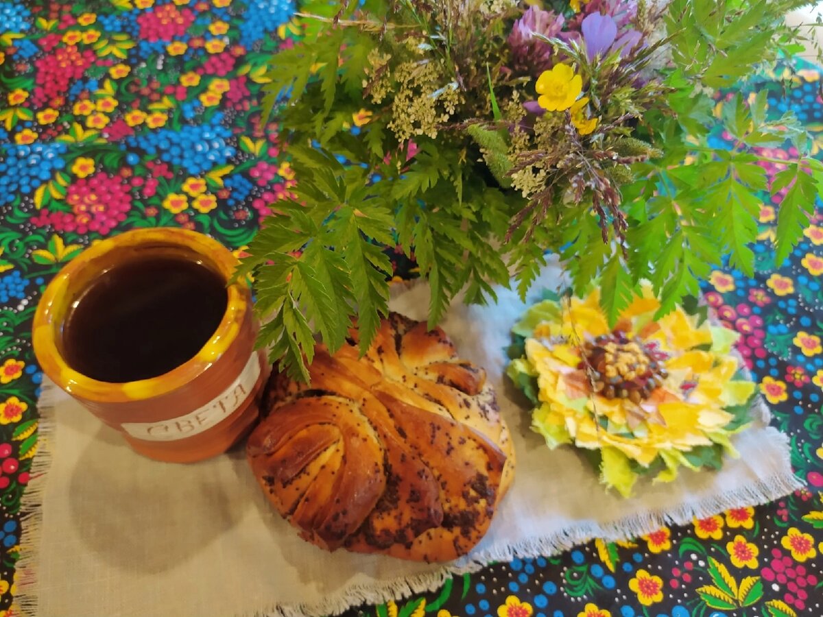 Имбирник (мята и лимон). Банка с рассолом. Куриный суп от шеф повара. Вода с медом. Сырный раф кофе.