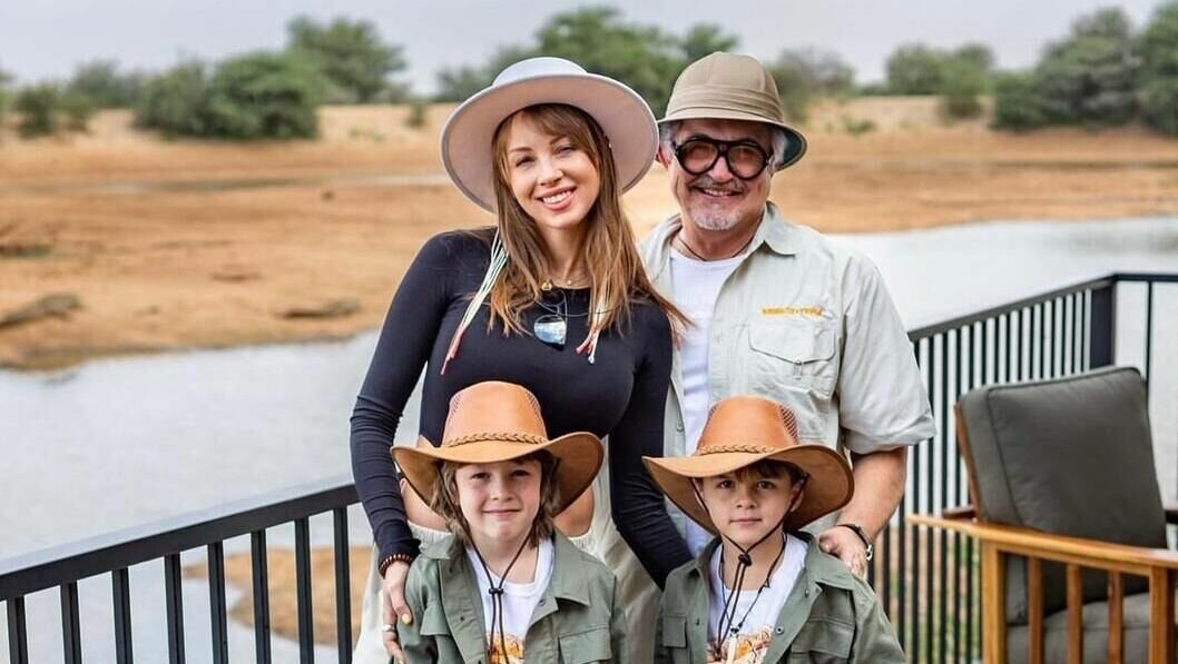     Дети ростовчанина Дмитрия Диброва и его супруги Полины отправились на экскурсию в Африке и не вернулись, об этом сама Диброва рассказала в своих соцсетях.