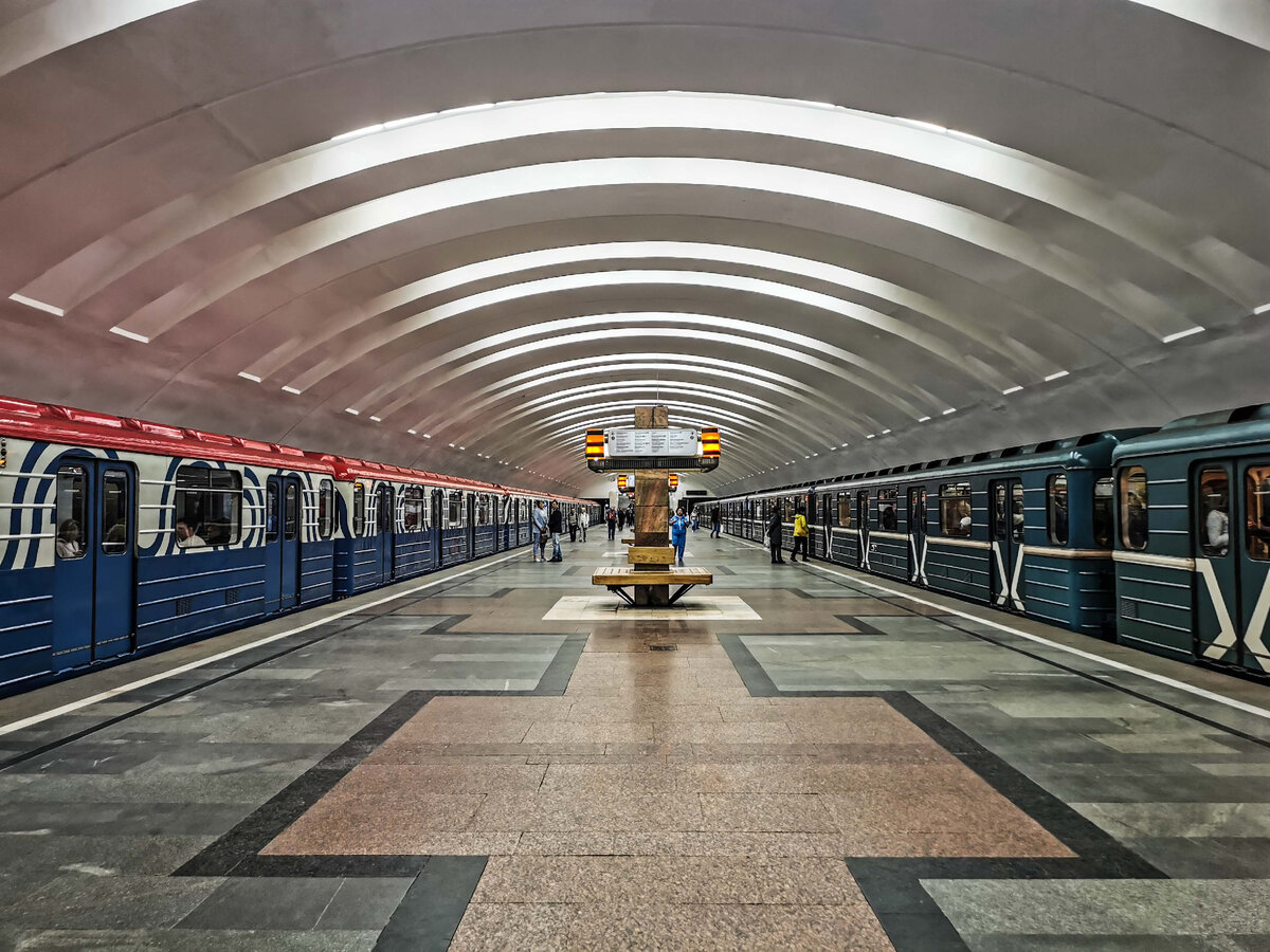 Москва, метро "Кантемировская" (наши дни). Фотография из альбома 1986 Кантемиров