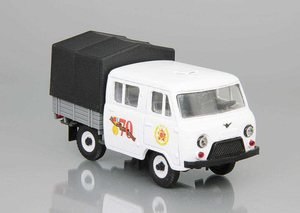 Традиции "приурочивания" сохранились до новейших времен - сегодня полки магазинов полны "саратовскими" изделиями с надписями "70 лет УАЗ", "75 лет Победы" и пр.  