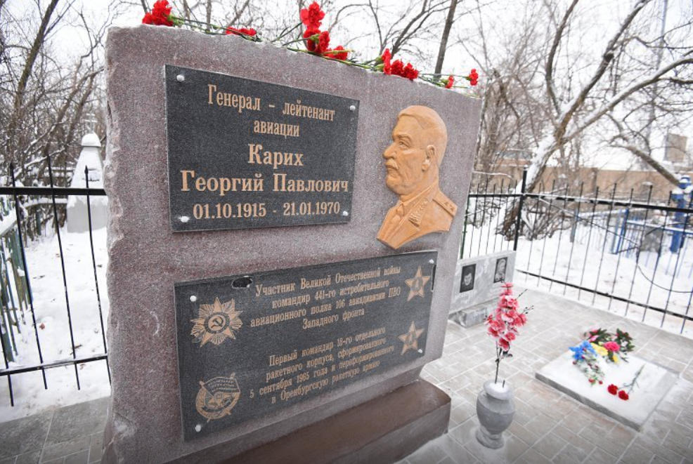 Георгий Павлович карих. Генерал-лейтенант карих. Георгий карих генерал лейтенант. Памятник первому командиру.