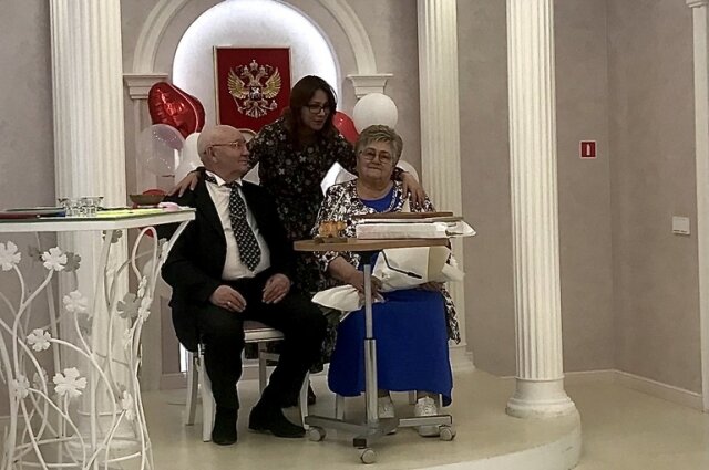    Супруги поженились 50 лет назад и до сих пор вместе. Фото: Управление ЗАГС Перми