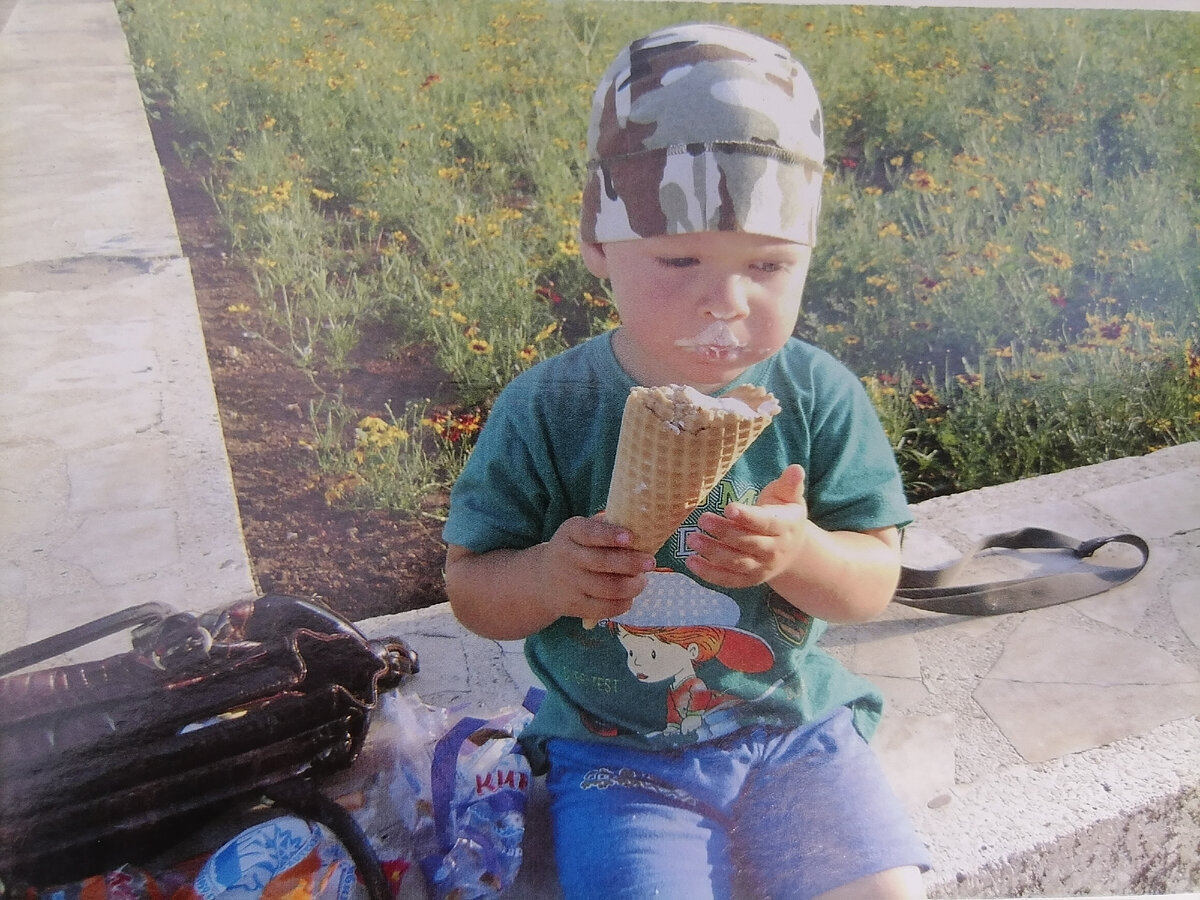 Сын - потомственный сладкоежка