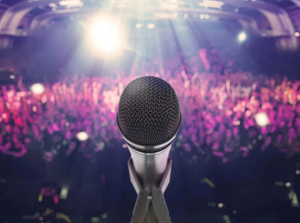 Ты, микрофон и многотысячный зал впереди - момент, о котором мечтают все спикеры!